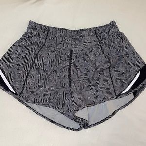 LULULEMON hotty hot low rise short *seewheeze limited edition